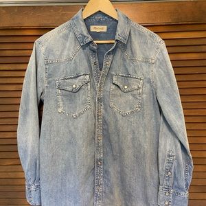 Madewell Women’s classic denim snap-up shirt size medium